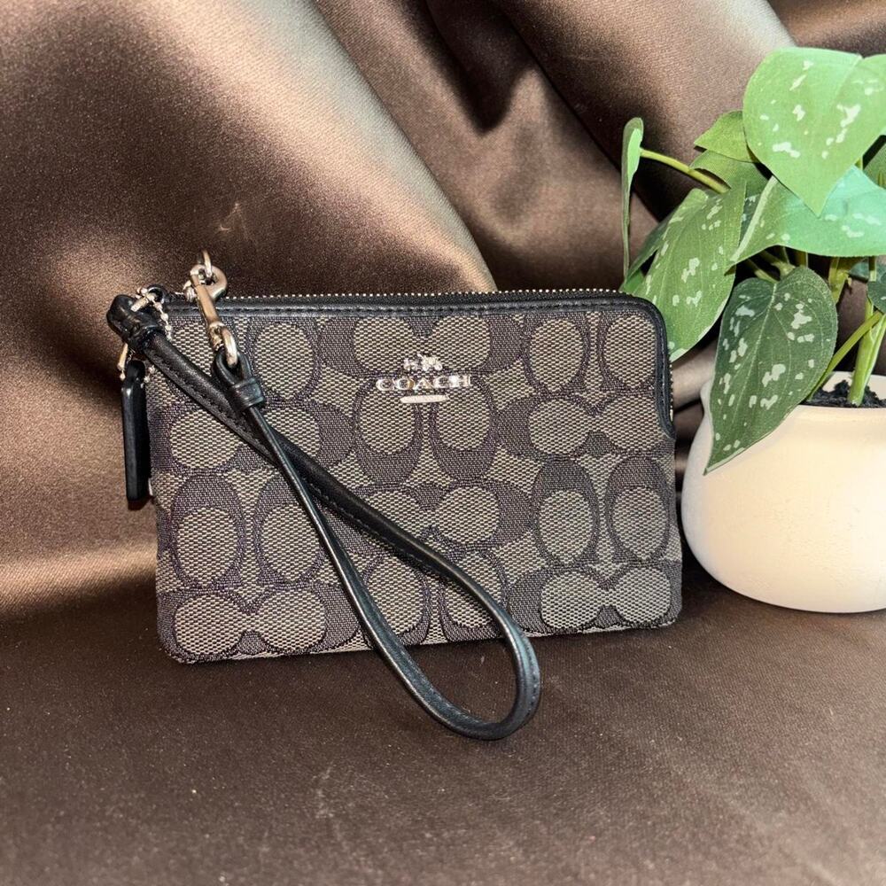 Coach C logo wristlet EUC  *no callouts*